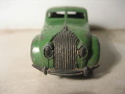 Dinky toy pre-war chrysler airflow saloon 30A