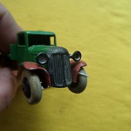 DINKY TOYS PRE WAR # 25 SERIES FLAT TRUCK RED/GREEN.. NO VISIBLE FATIGUE..RARE