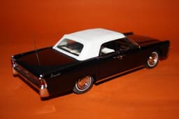 Franklin/Danbury Mint 1961 Lincoln Continental 1:24 scale diecast car both boxes