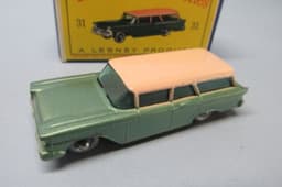 Matchbox Reg Whls 31B Ford Station Wagon Green-Pink / RARE BLACK BASE & SPW