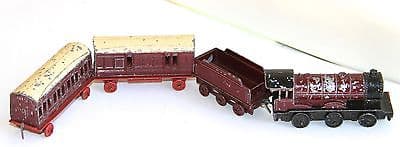 PRE WAR DINKY MECCANO NO. 17 TRAINS GIFT SET - RARE