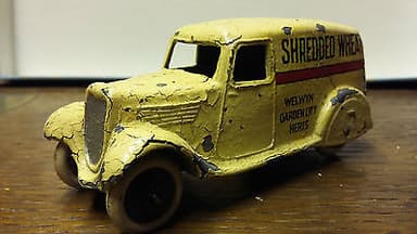 PRE WAR DINKY TOYS, MECCANO, SHREDDED WHEAT WELWYN GARDEN CITY HERTS VAN (2) RB
