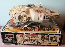 VINTAGE STAR WARS MILLENNIUM FALCON WITH BOX AND FIGURES 1977-1983 KENNER