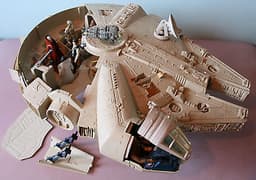 VINTAGE STAR WARS MILLENNIUM FALCON WITH BOX AND FIGURES 1977-1983 KENNER
